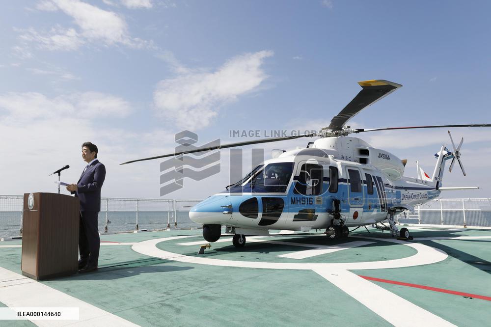 Japan PM Abe visits Australia