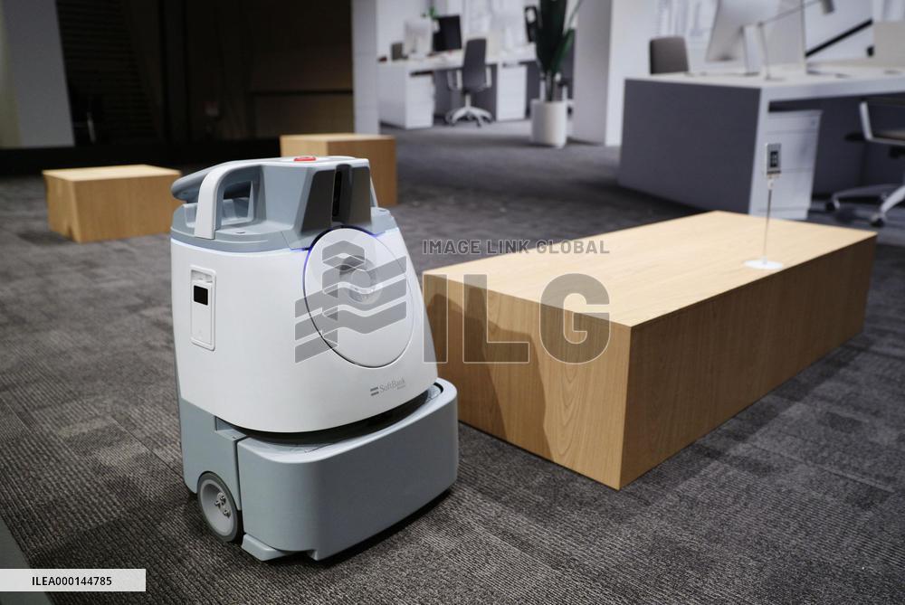 Softbank's AI cleaning robot