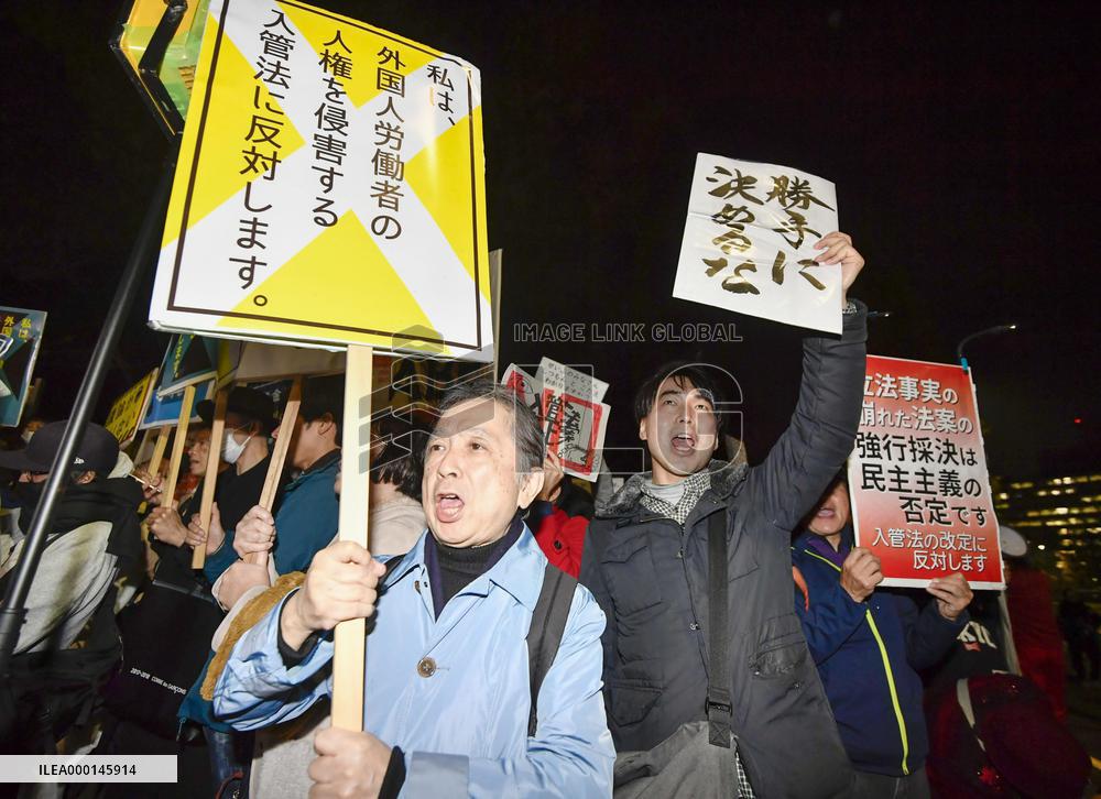 Bill to accept more foreign workers