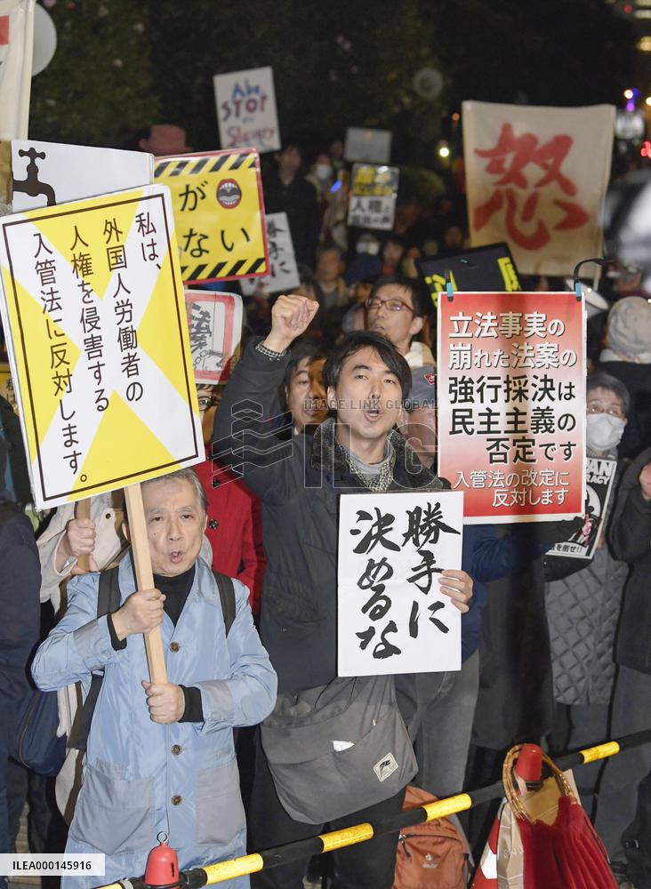 Bill to accept more foreign workers