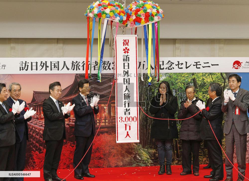Record foreign visitors to Japan