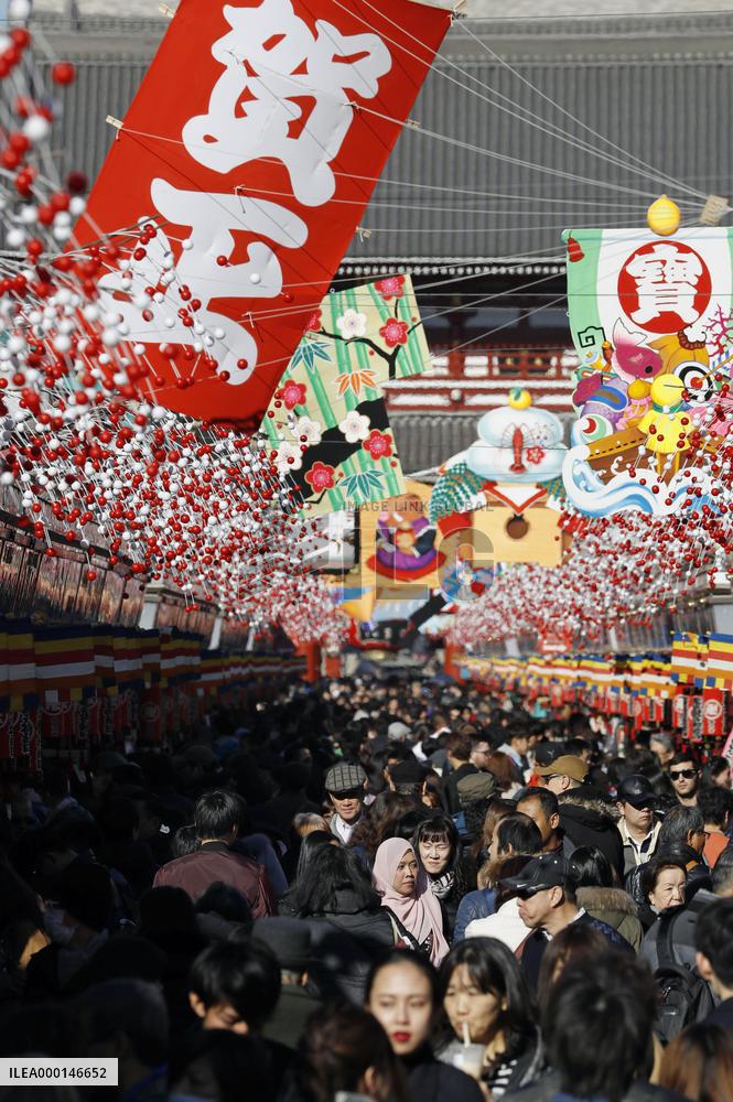 Record foreign visitors to Japan