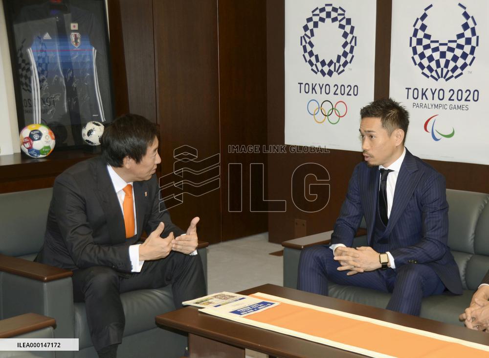 Football: Nagatomo and Japan's sports agency chief