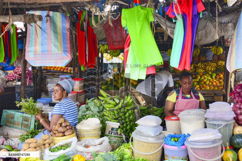 Fruit and vegetable market in Kenya