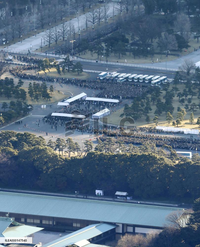 Imperial family offers New Year's greetings