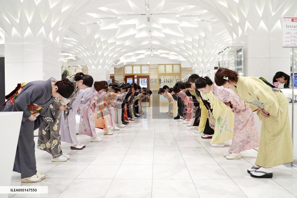 New Year sale at Japanese department stores