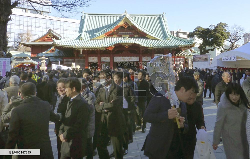 Shrine visit for prosperous new year