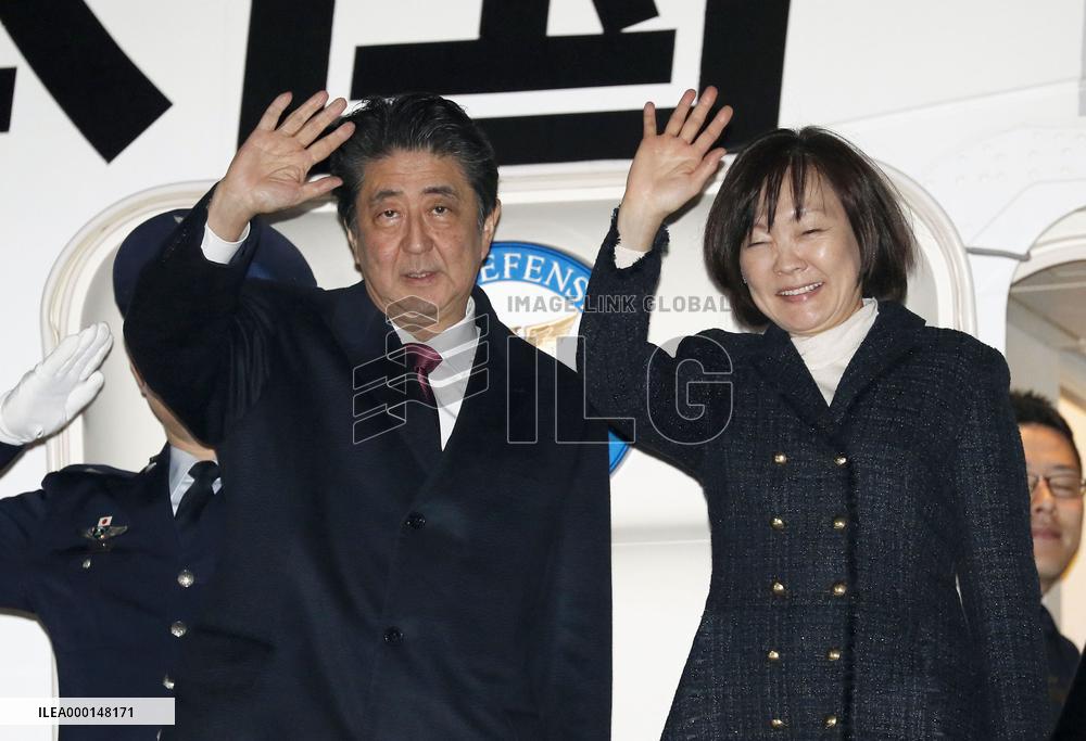 Japan PM Abe at Heathrow Airport