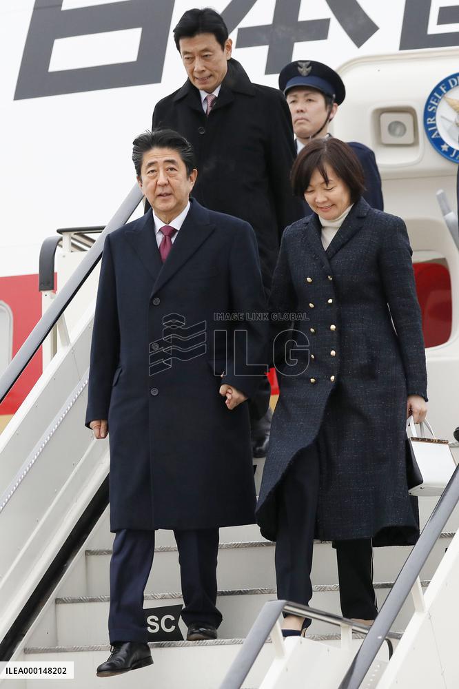 Japan PM Abe at Heathrow Airport