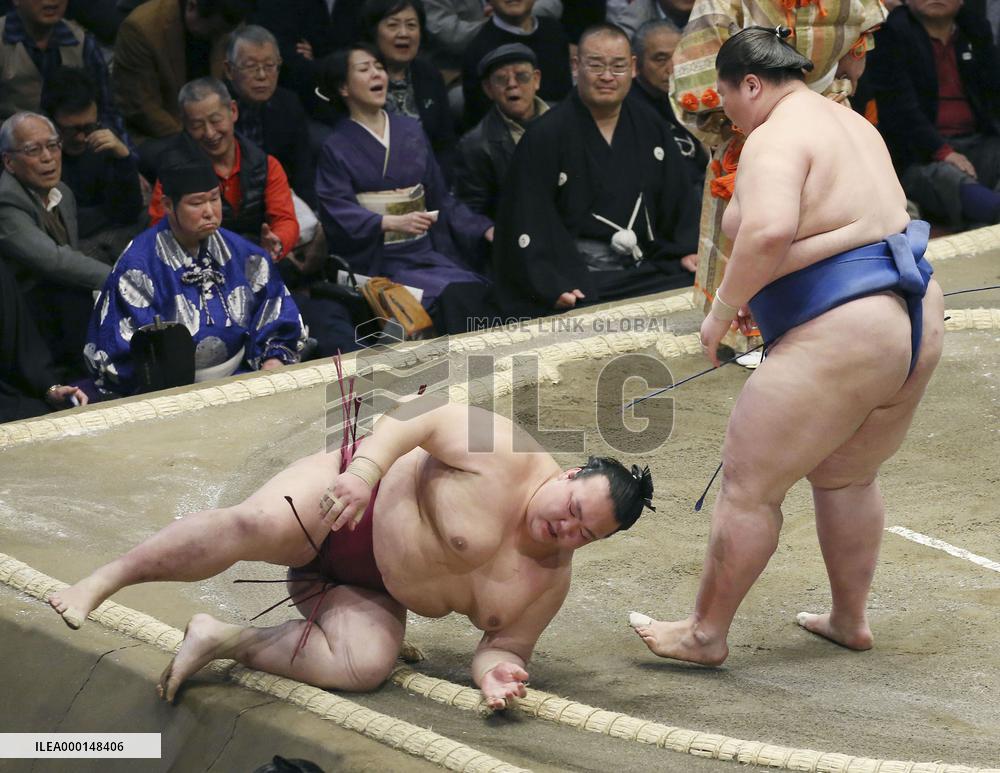 Sumo: Kisenosato at New Year tourney