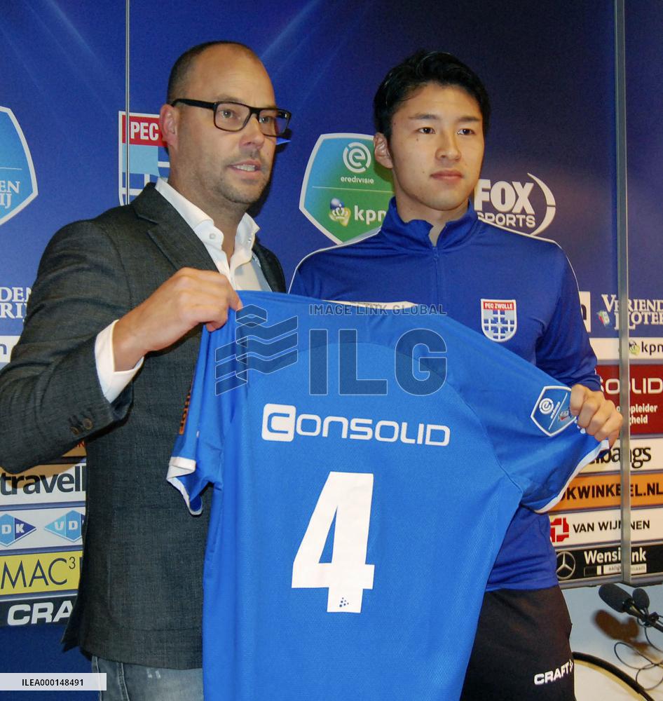 Football: Dutch club Zwolle's signing of Japanese defender