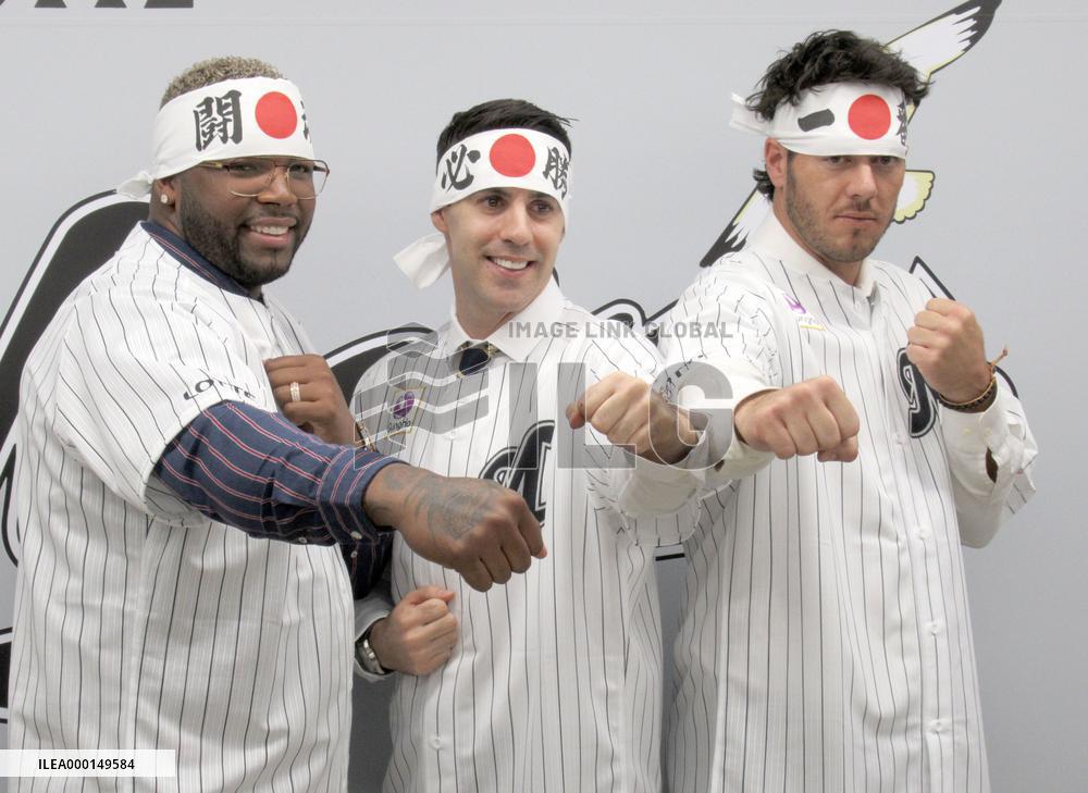 Baseball: New Lotte Marines players