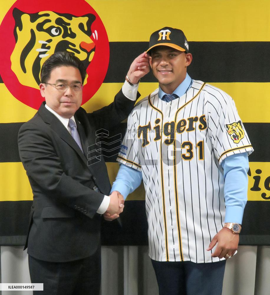 Baseball: Jefry Marte joins Hanshin Tigers