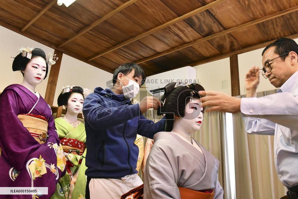 Kyoto's geiko and maiko prepare for annual event