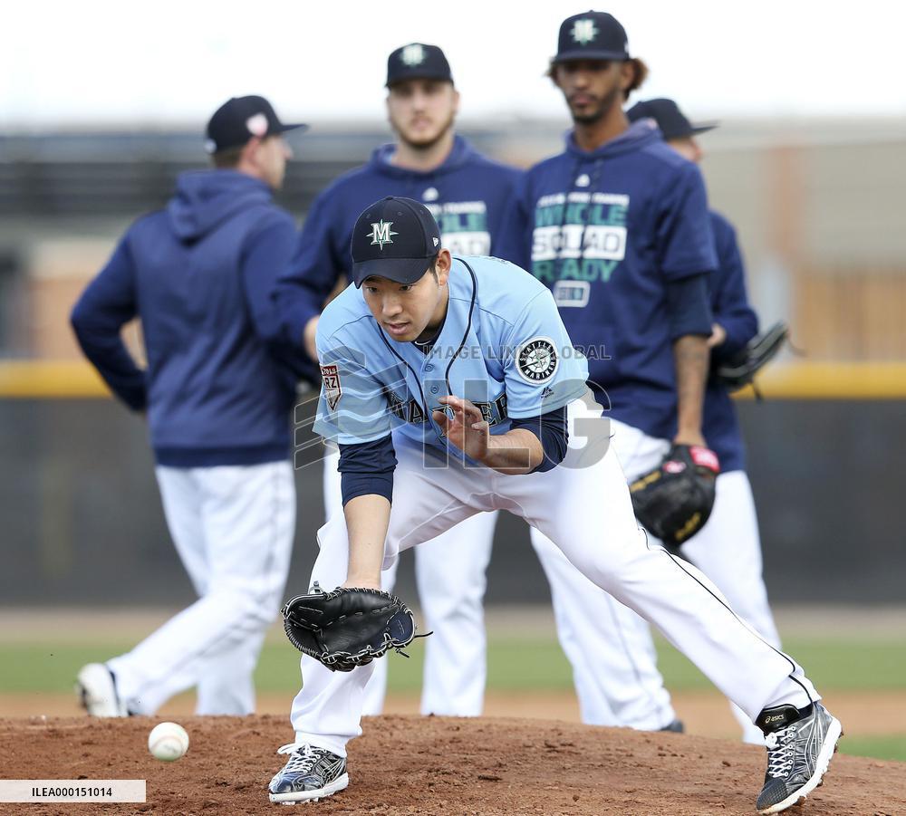 Baseball: Mariners' Kikuchi at spring training