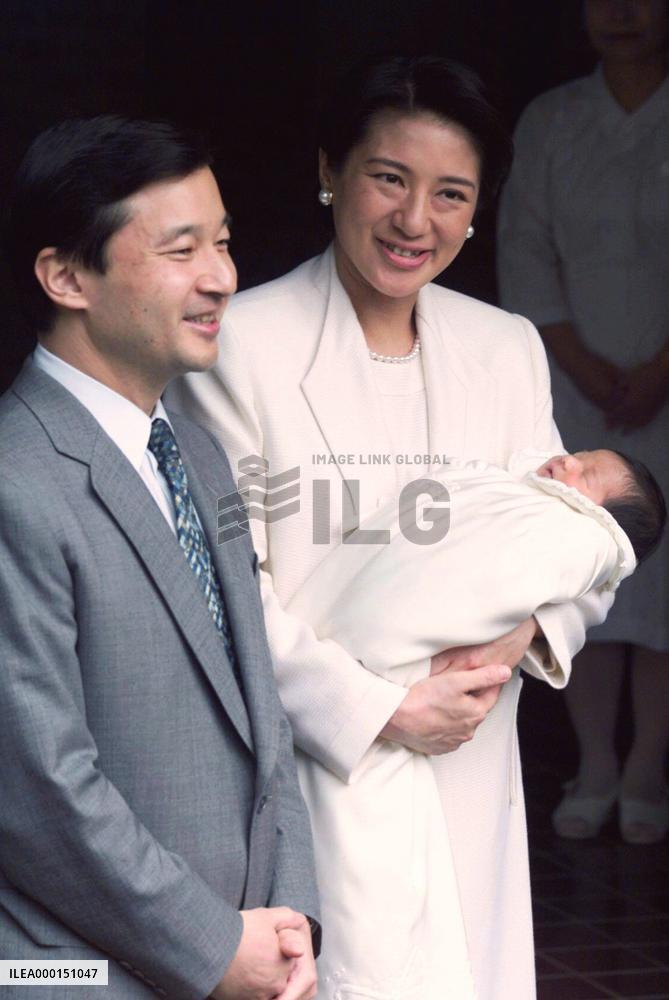 Japan Crown Prince Naruhito with his daughter