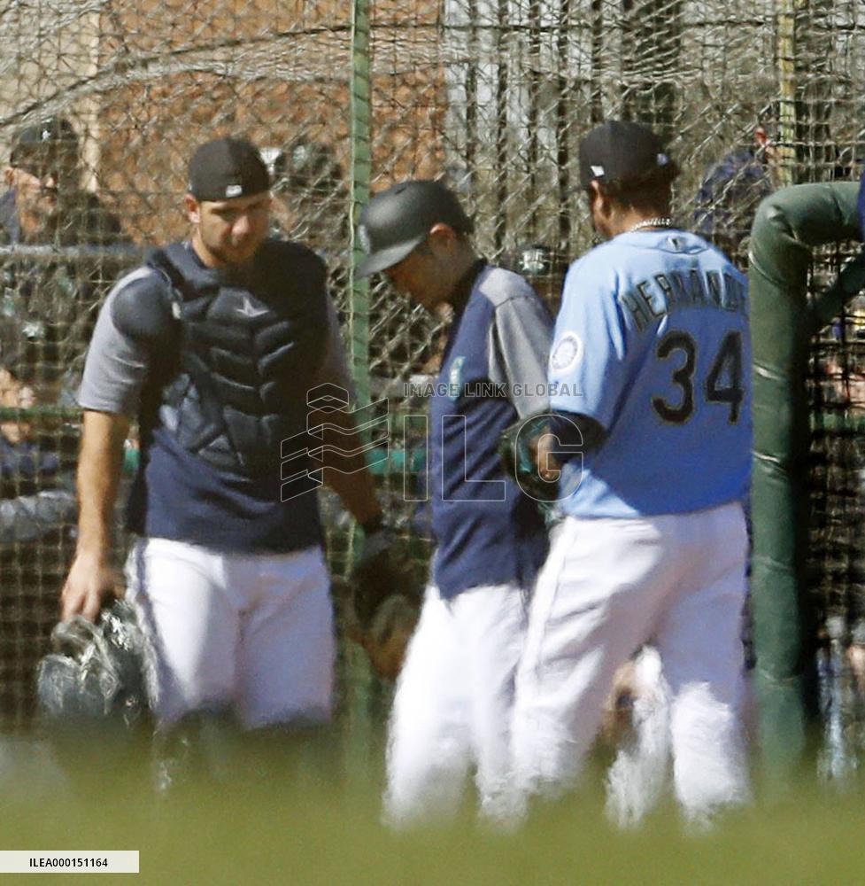 Baseball: Mariners' Ichiro at spring training