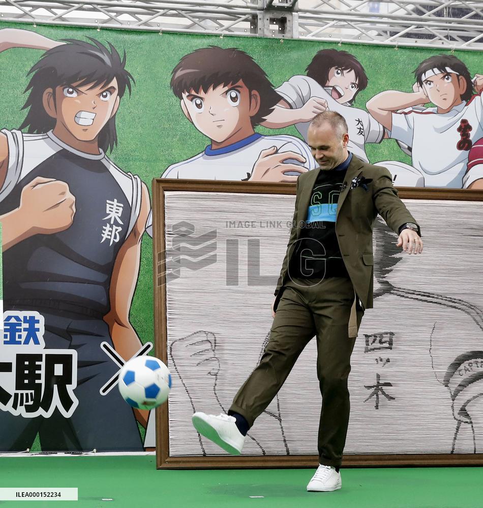 Tokyo train station featuring "Captain Tsubasa"