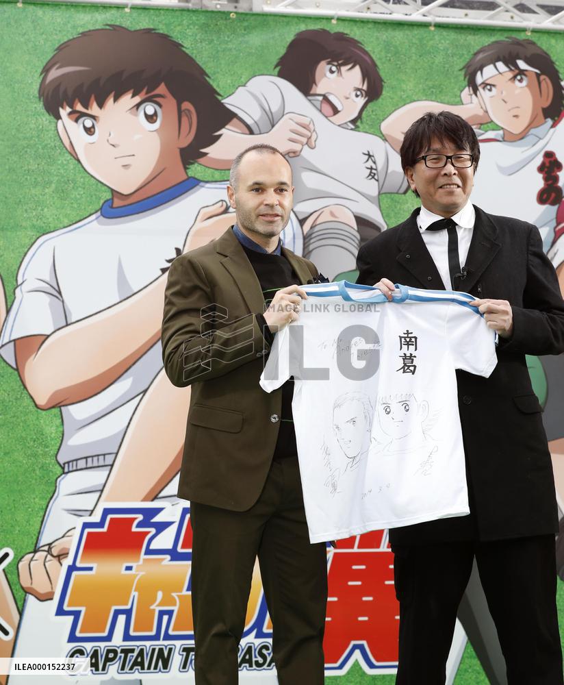 Tokyo train station featuring "Captain Tsubasa"