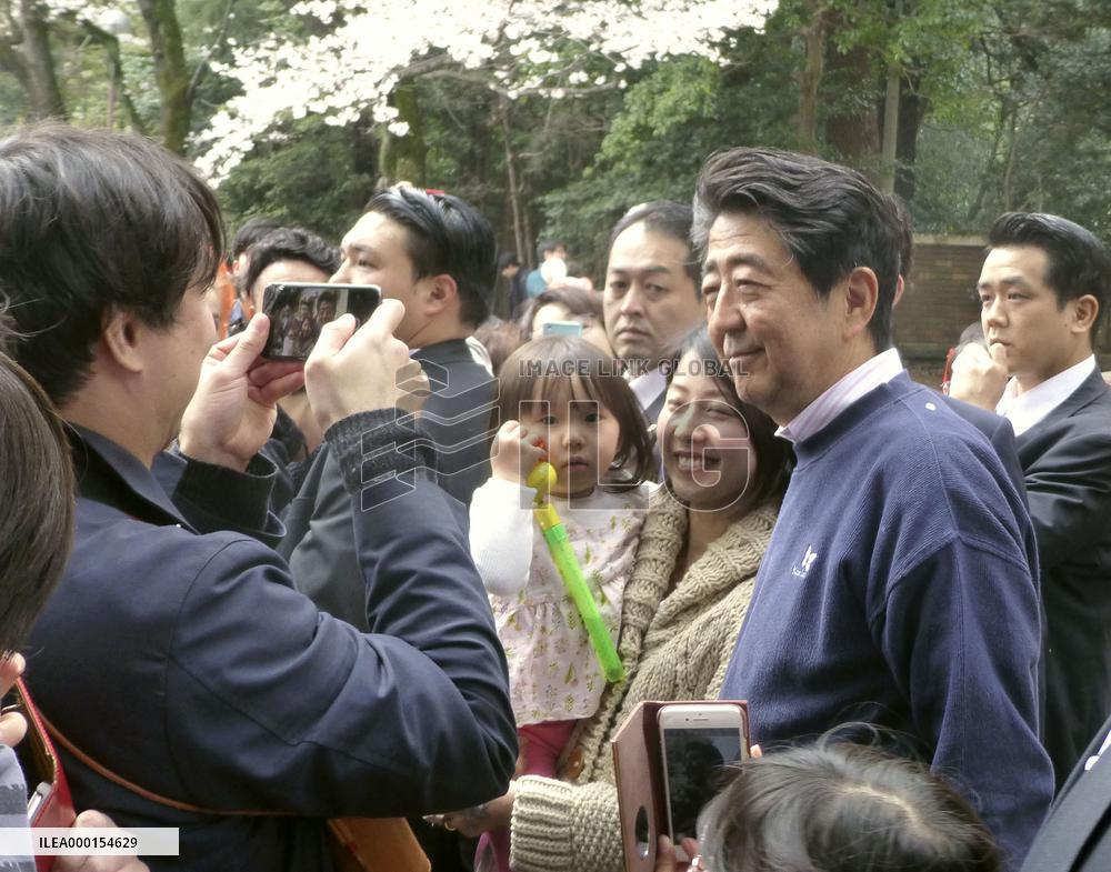 Cherry blossom viewing in Tokyo