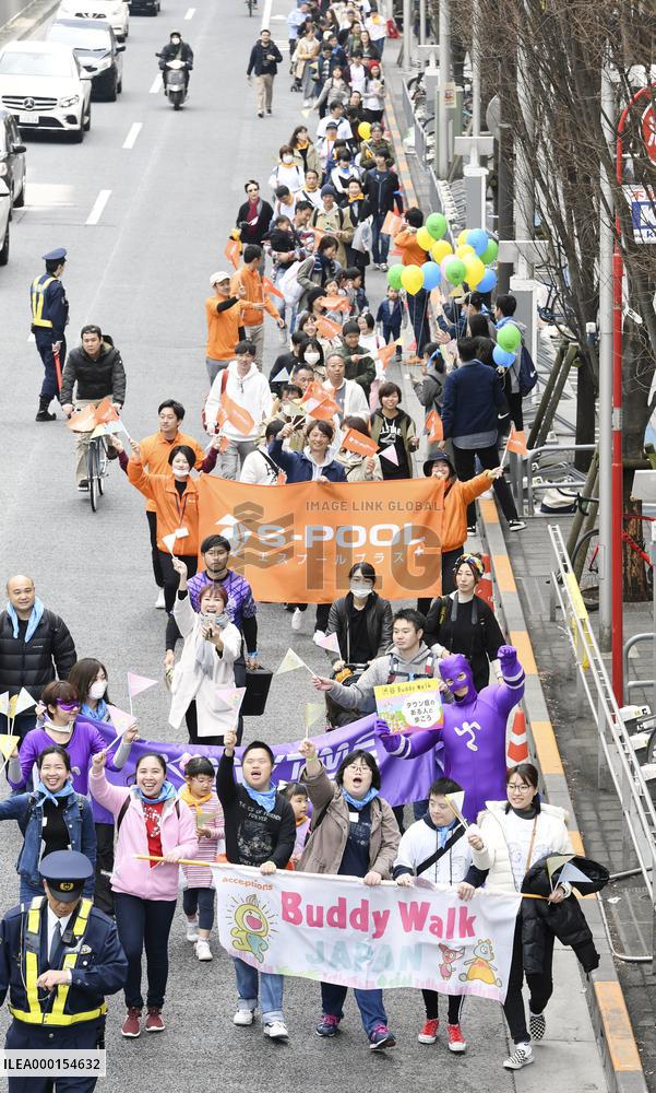 Walk with people with Down Syndrome