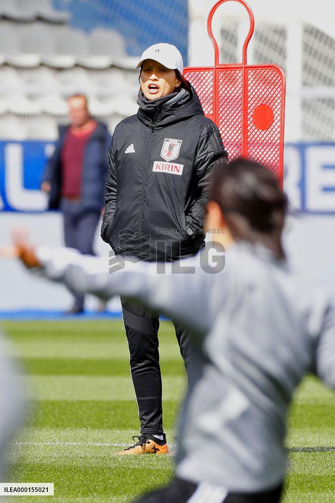 Football: Japan's women train ahead of France clash