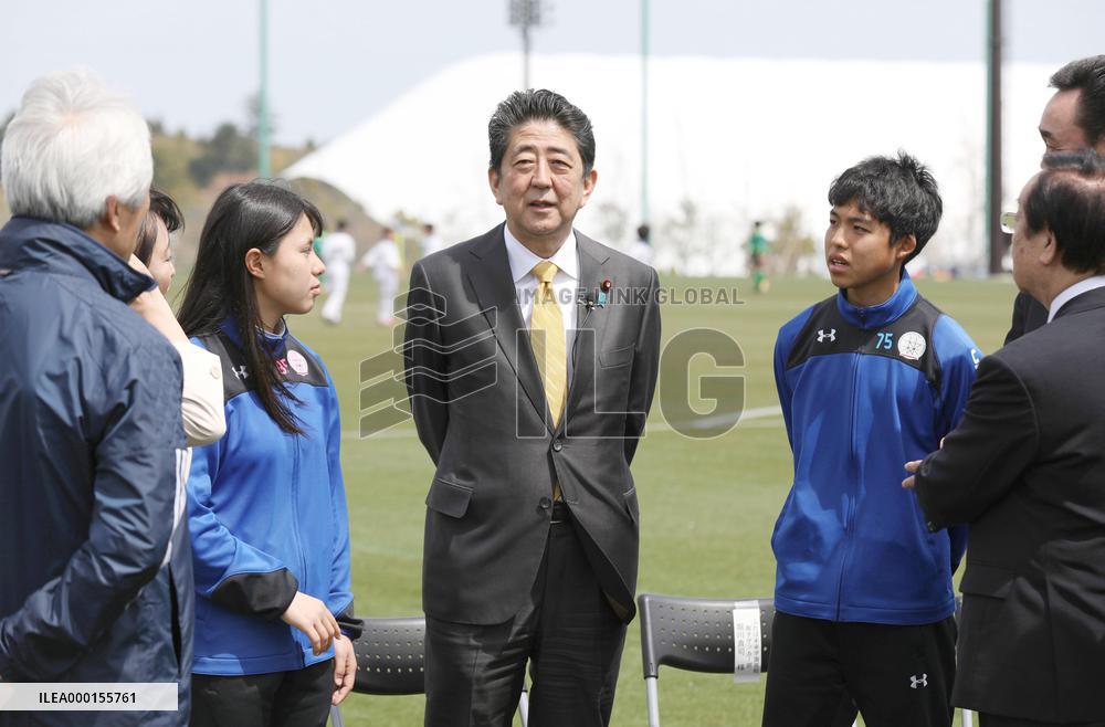 Abe checks areas affected by 2011 Fukushima nuclear crisis