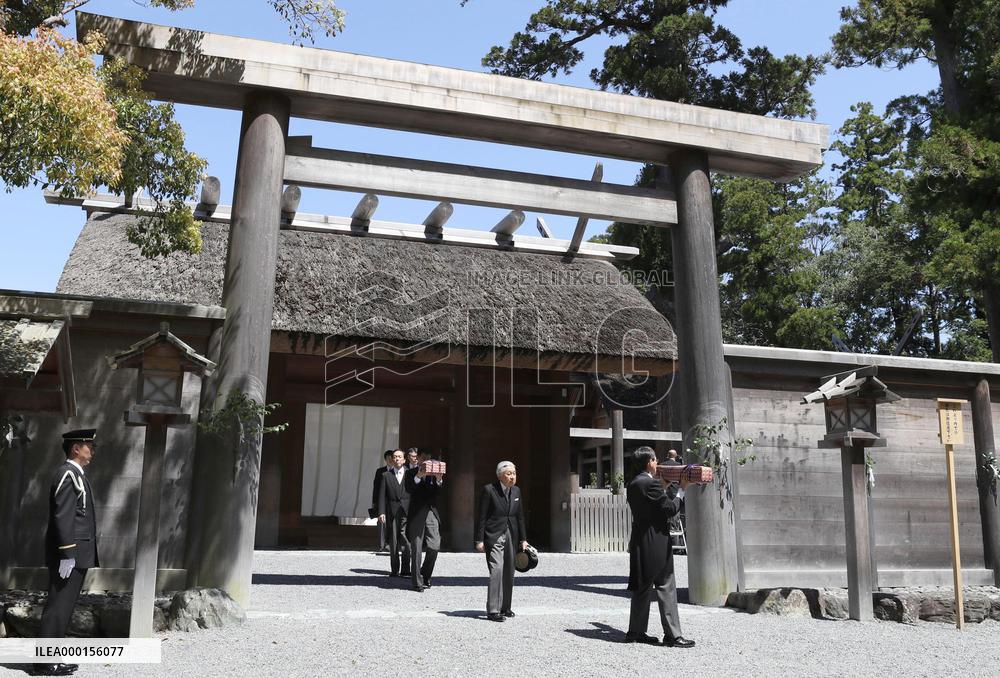 Japan emperor at Ise Jingu