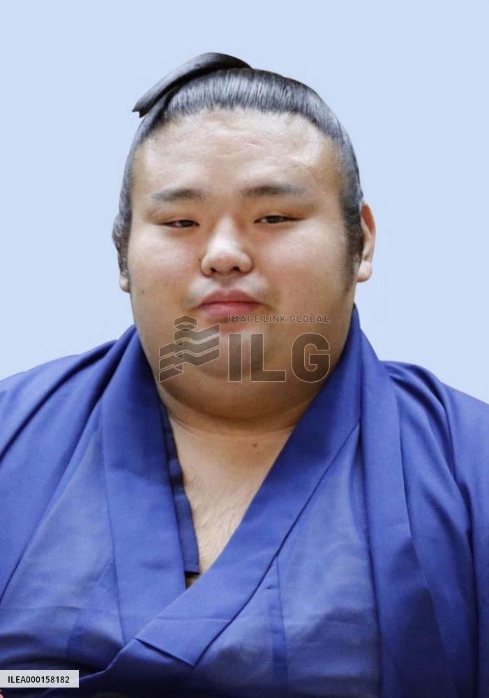Sumo: New ozeki Takakeisho