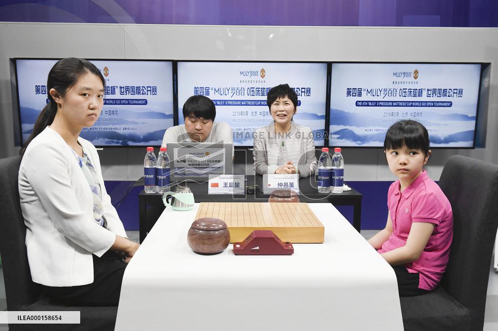 Go match between Wang Chenxing, Sumire Nakamura