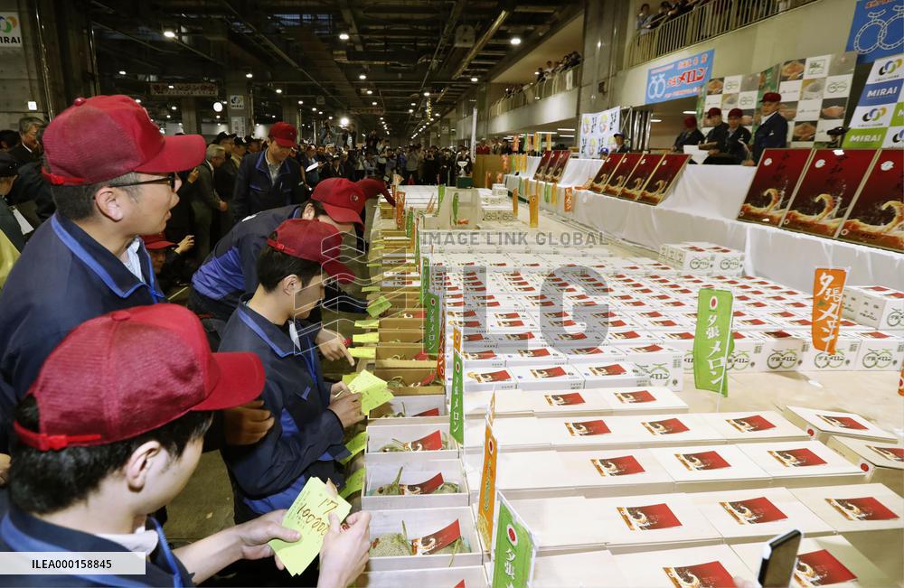 Premium melon auction