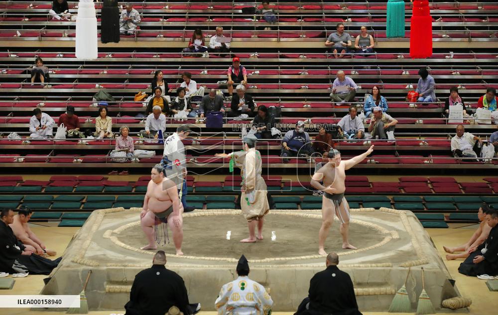 Sumo box seats for U.S. Pres. Trump