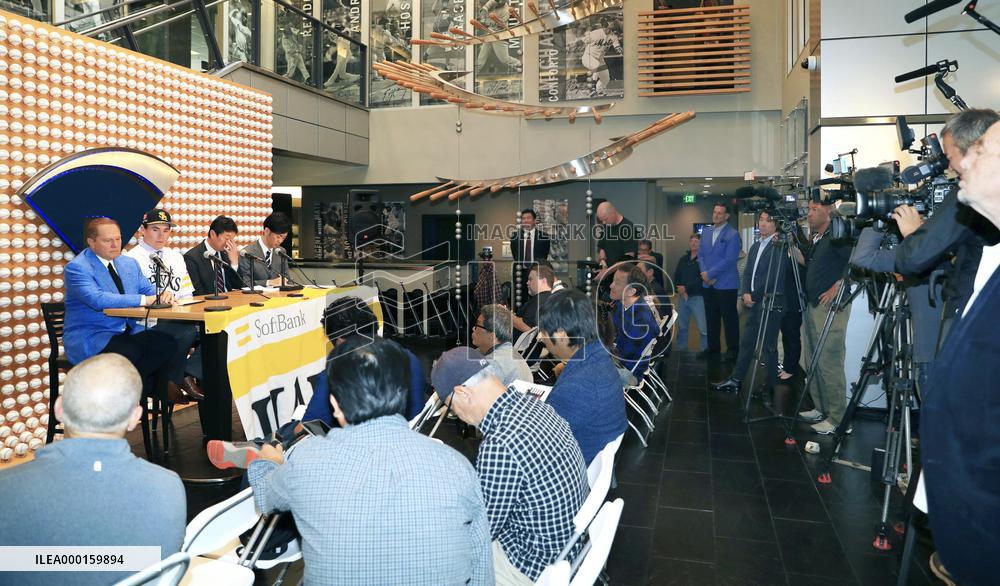 Baseball: SoftBank's acquisition of Carter Stewart