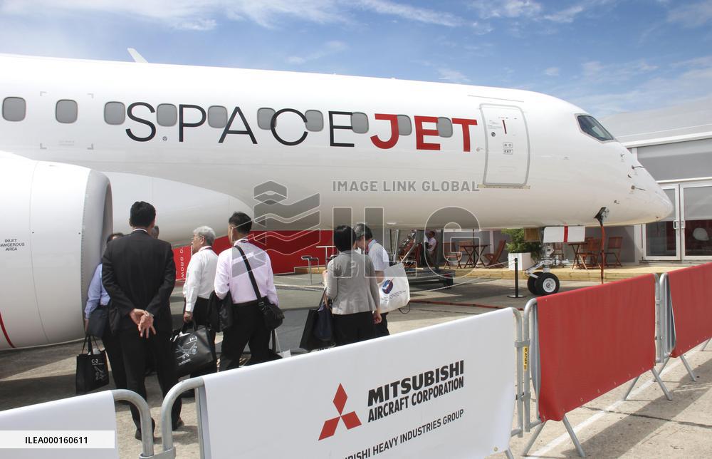 Mitsubishi SpaceJet at Int'l Paris Air Show