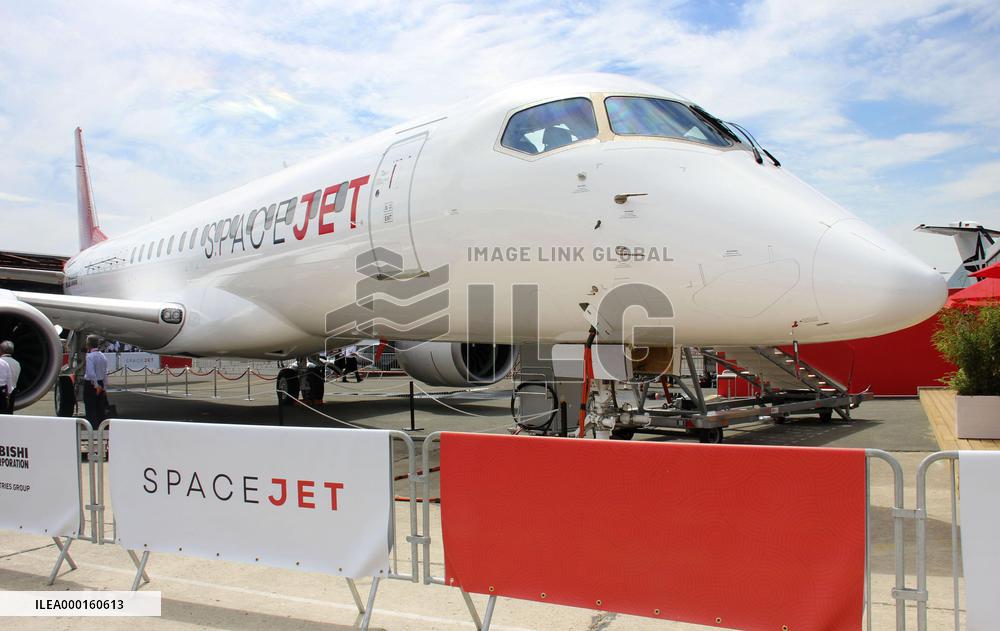 Mitsubishi SpaceJet at Int'l Paris Air Show