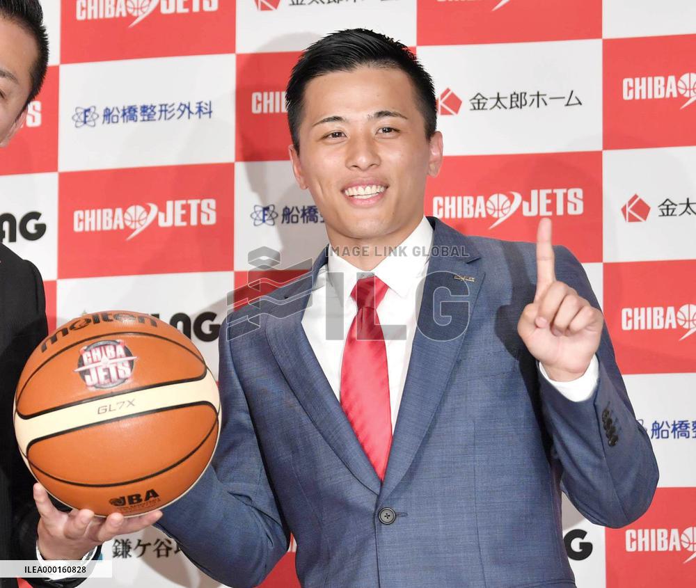 Basketball: 1st player to reach 100 mil. yen mark