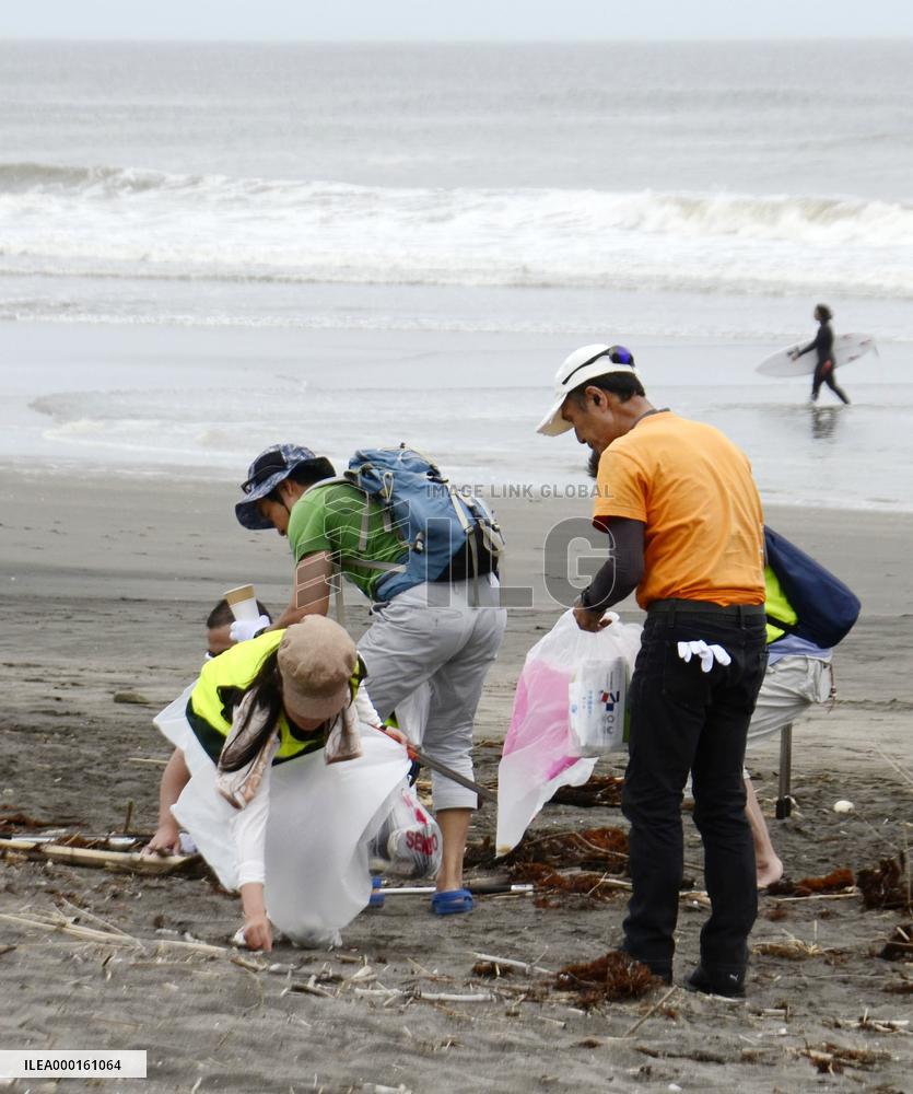 Beach cleanup at 2020 Olympic surfing venue