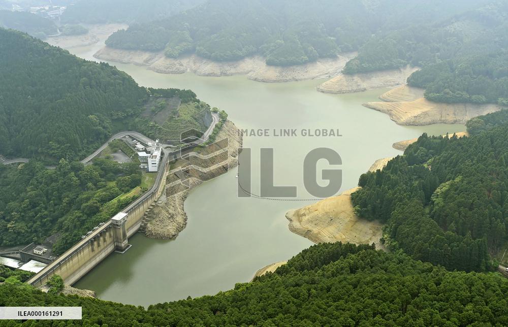 Water level falling in dam in Japan