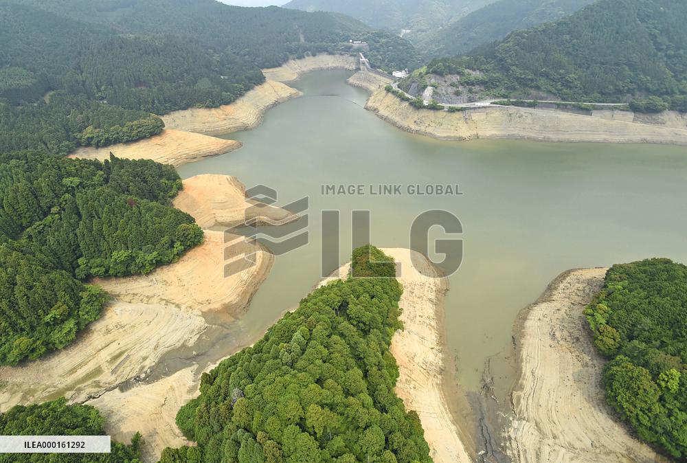 Water level falling in dam in Japan