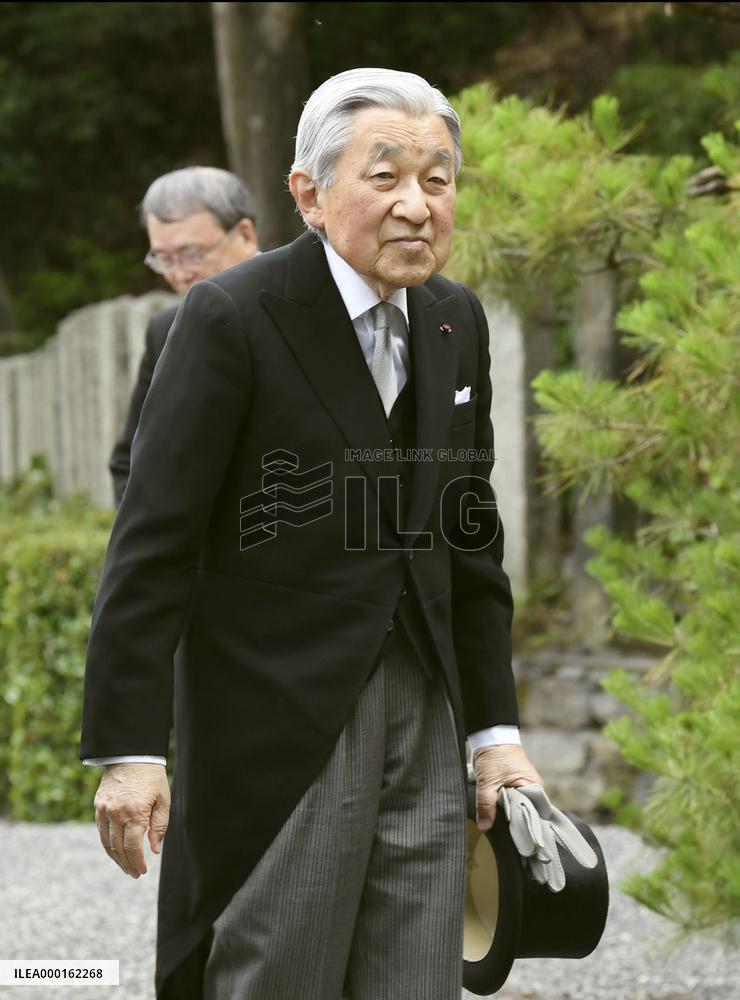 Ex-Japan emperor, empress in Kyoto