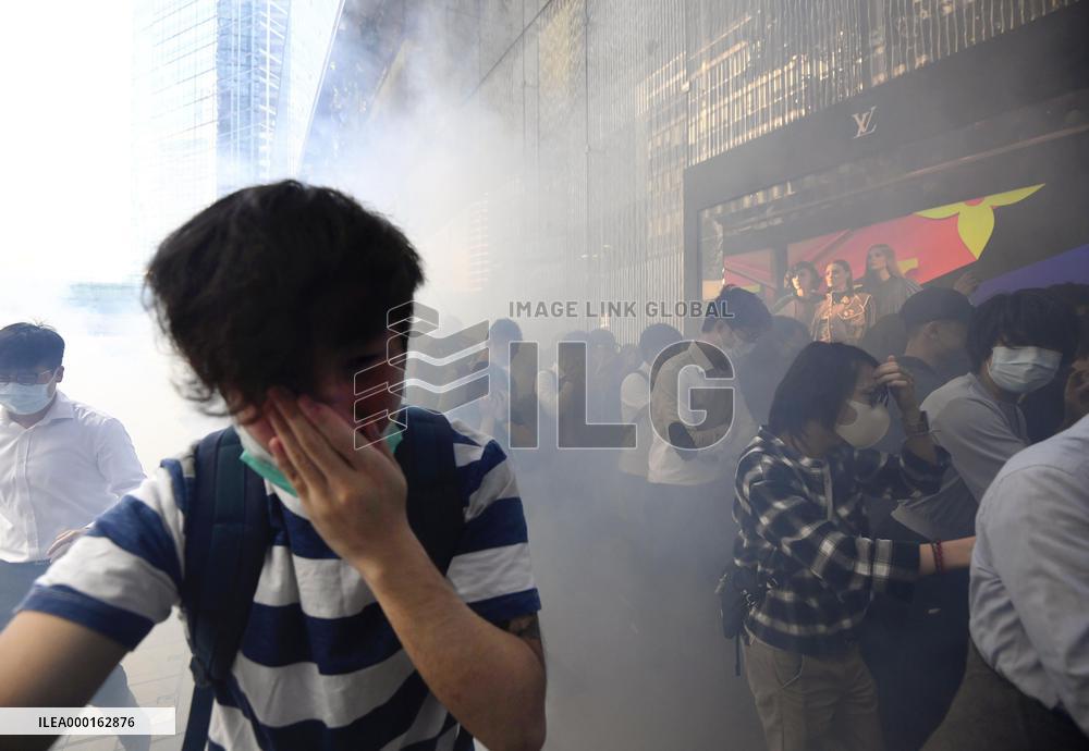 Clash between Hong Kong police, protesters