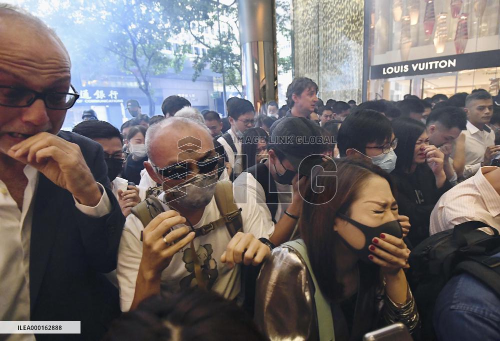 Clash between Hong Kong police, protesters