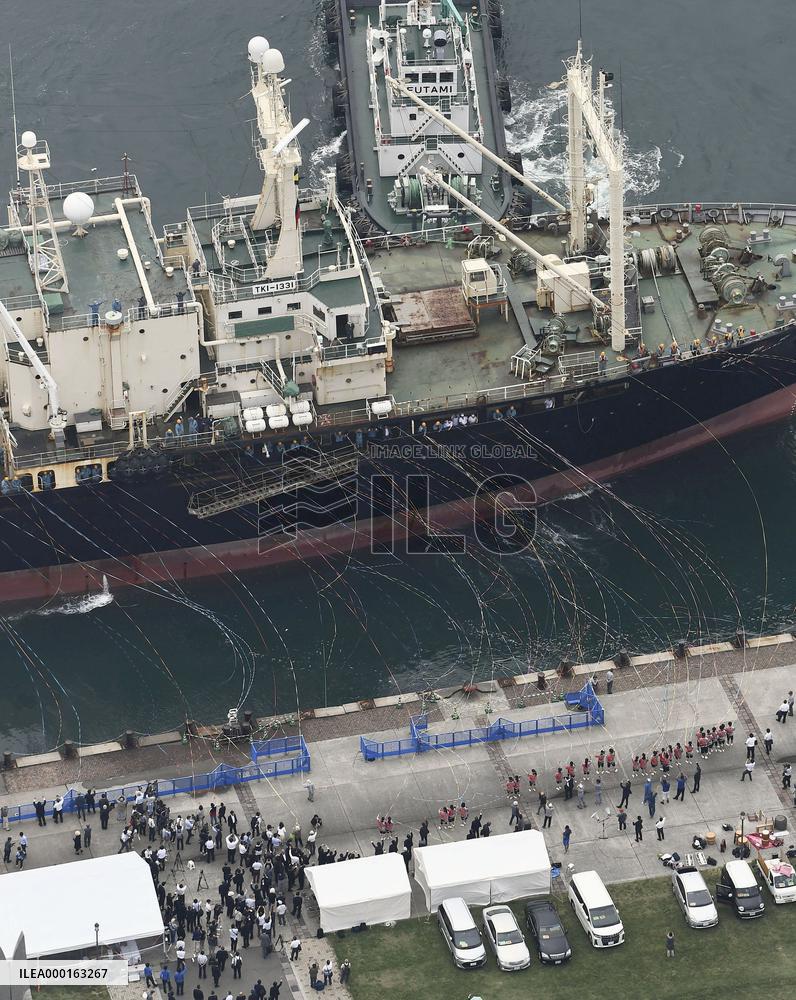 Japan resumes commercial whaling