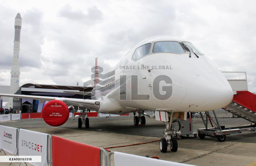 Mitsubishi SpaceJet at Int'l Paris Air Show