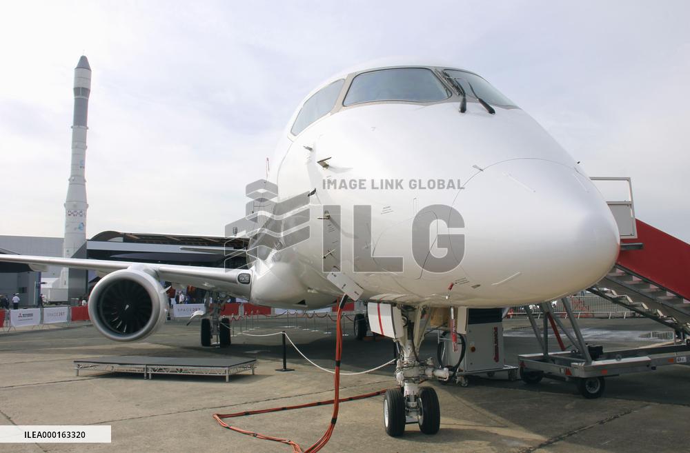 Mitsubishi SpaceJet at Int'l Paris Air Show