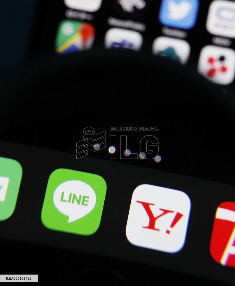 Yahoo, Line smartphone apps