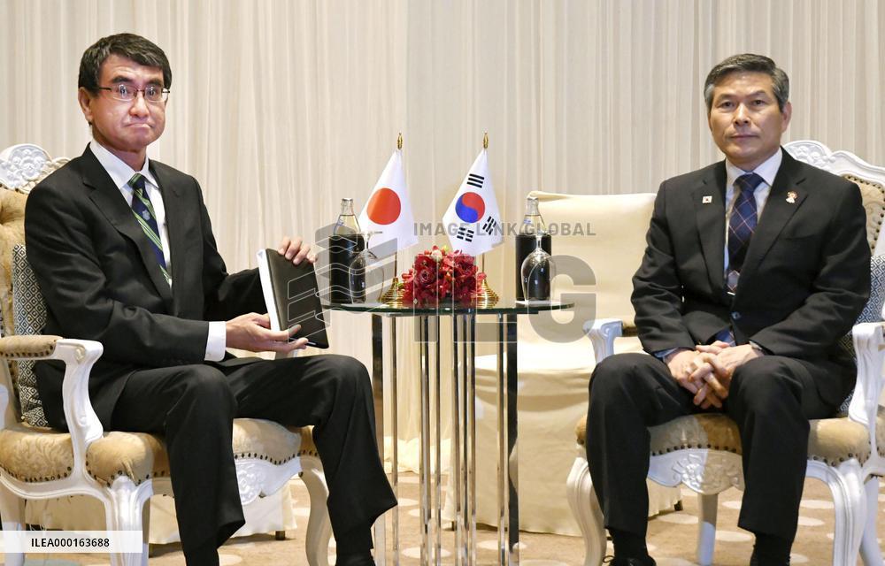 Japan, S. Korea defense chiefs