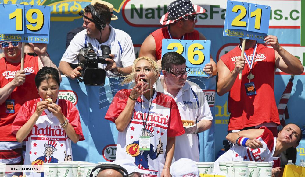 Hot dog eating contest
