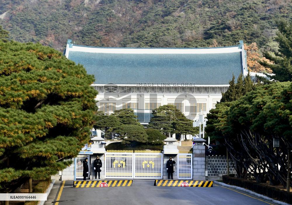 S. Korea to temporarily extend intel pact with Japan