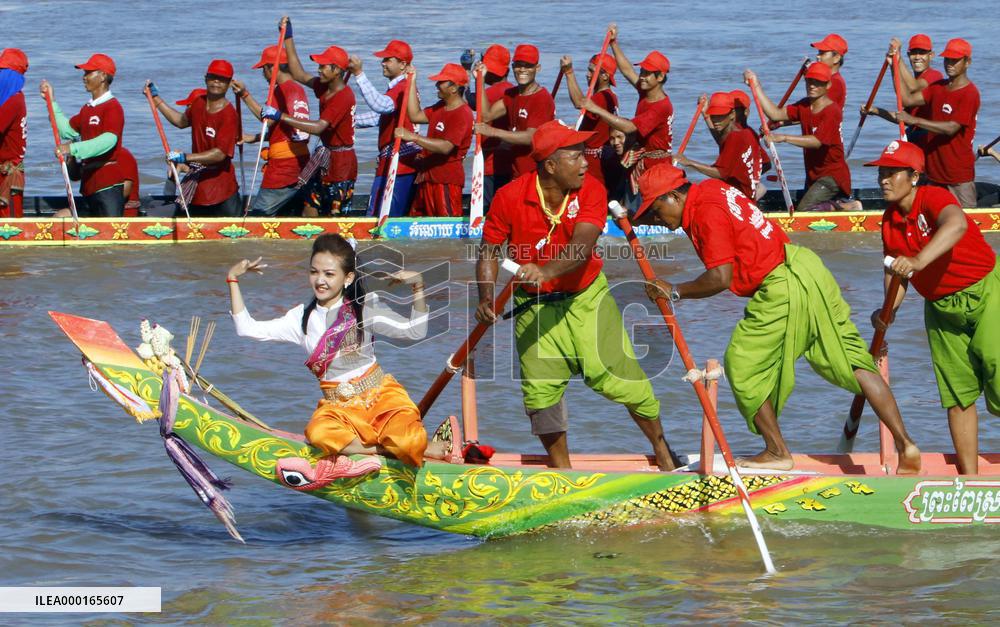 Boat racing in Cambodia